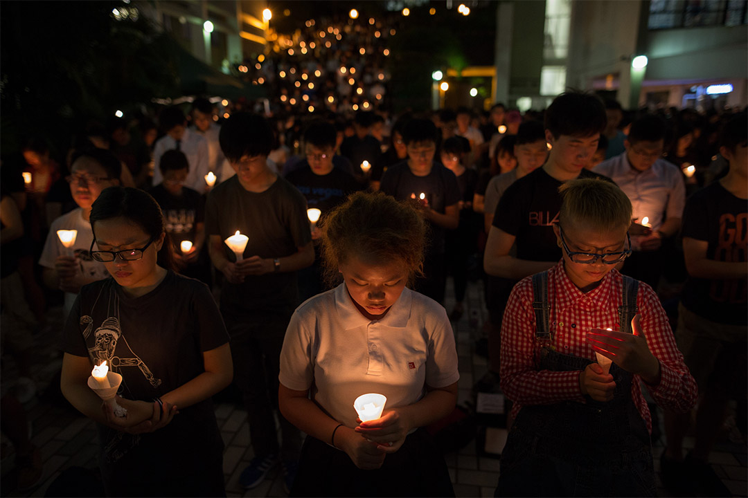 2015年6月4日,過千人參與在香港大學舉行的六四燭光晚會。