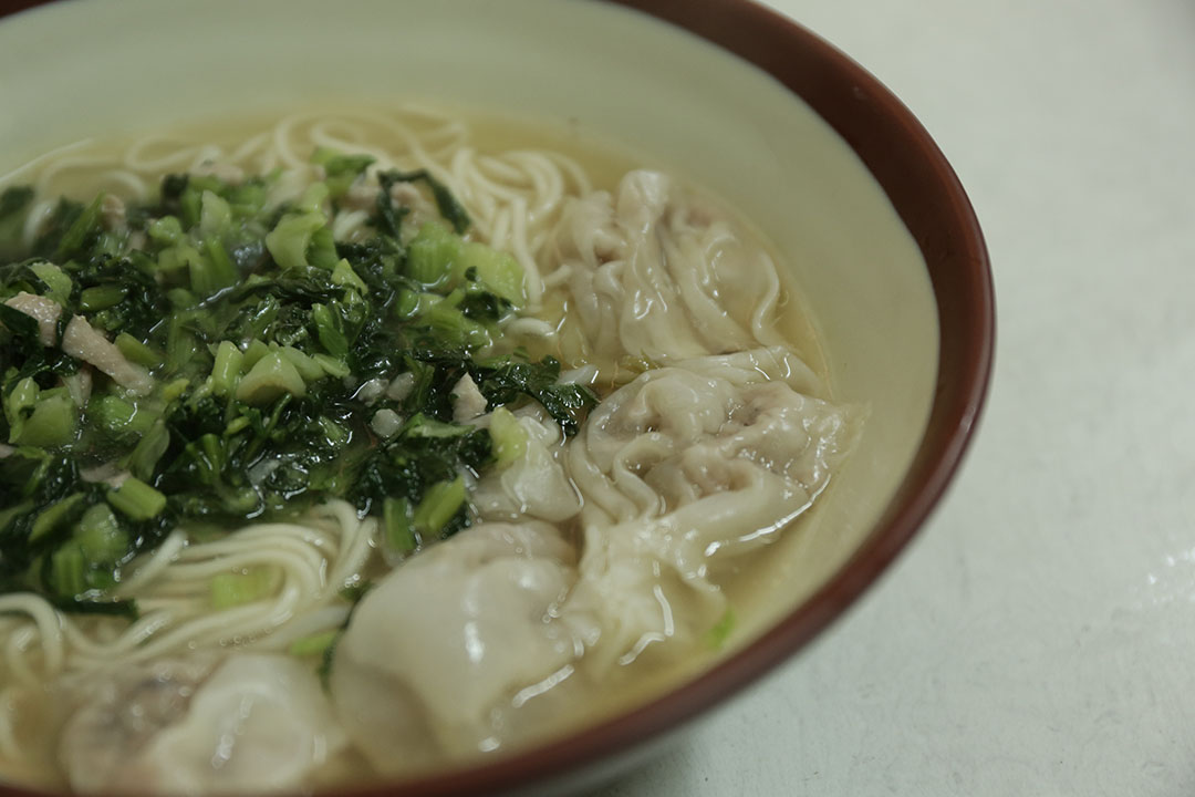 江浙小館的「雪菜肉絲餛飩」。