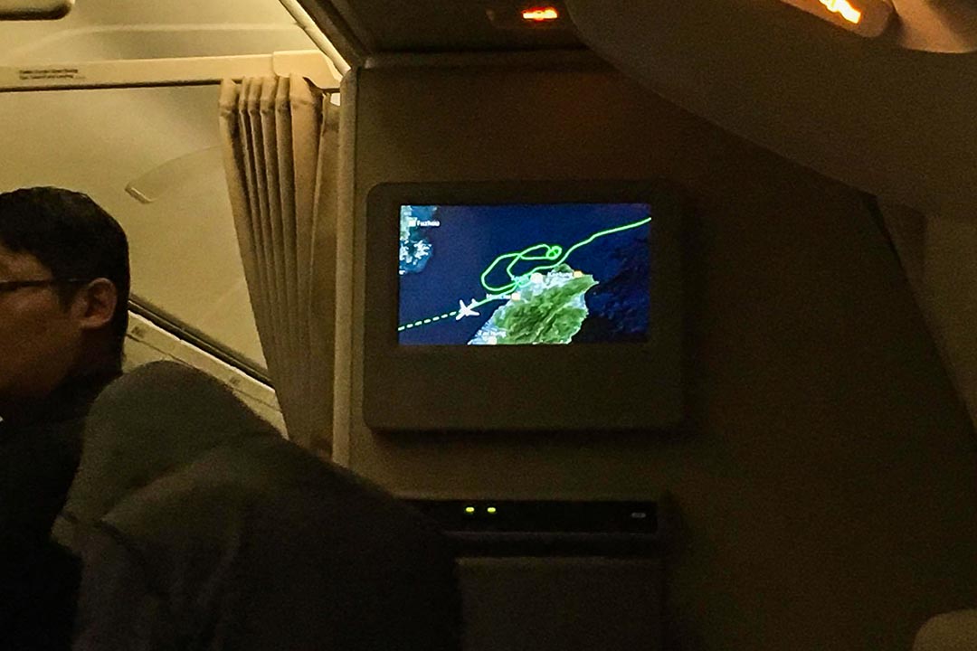 桃園機場因颱風因素關閉,盤旋後飛機降落香港。