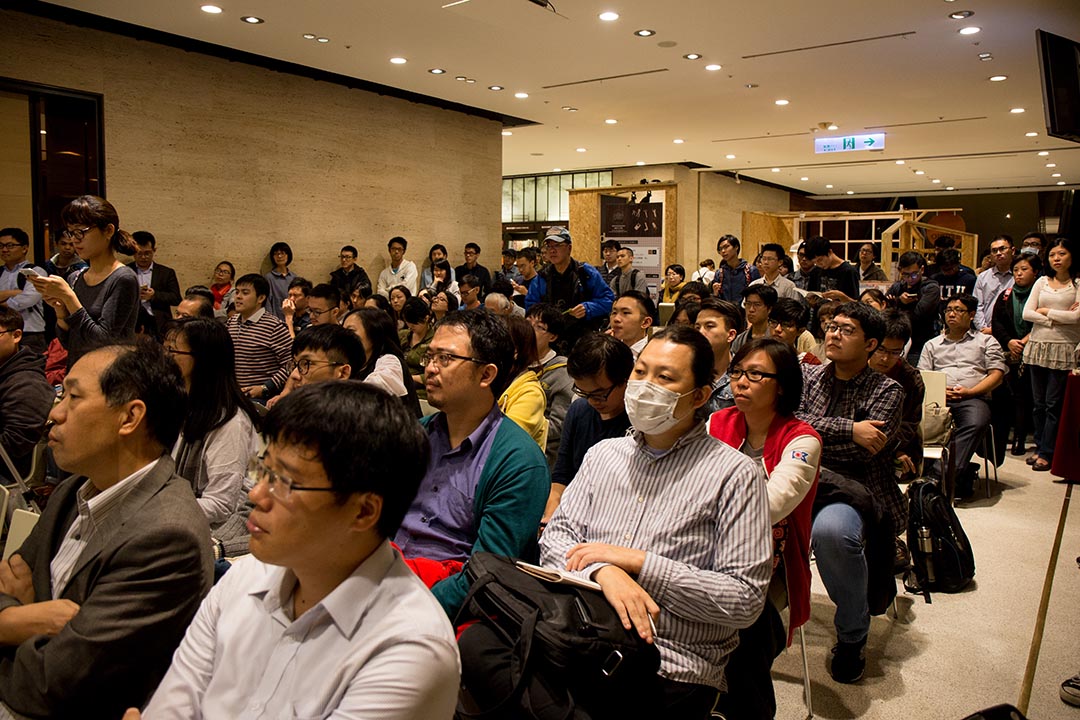 中文版書籍發表講座於誠品舉行,吸引許多人到場聆聽。