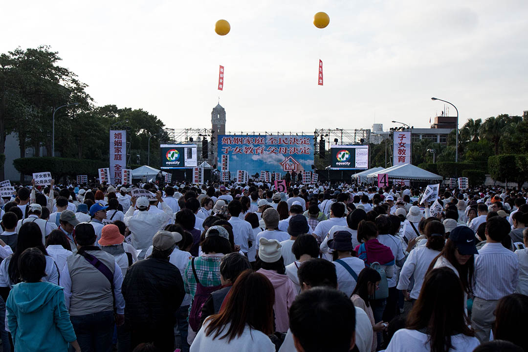 12月3日,护家盟发起“百万家庭站出来!婚姻家庭,全民决定”游行。