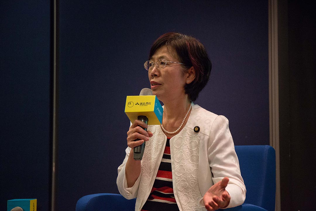 尤美女說:「我不是同志,但在修法裏面我可感覺到時代的潮流,我嗅到某種訊息。」