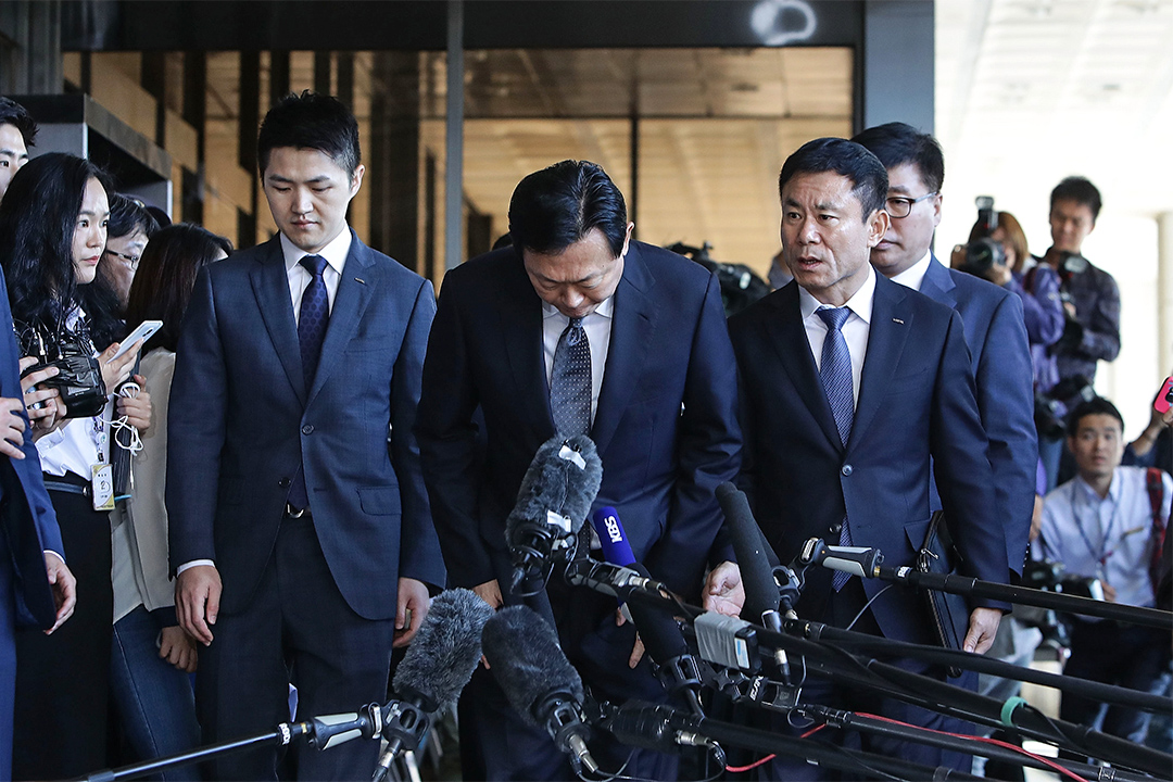 乐天集团总部、乐天总会长辛格浩的儿子辛东彬先生于2016年9月20日抵达中央地方检察厅。
