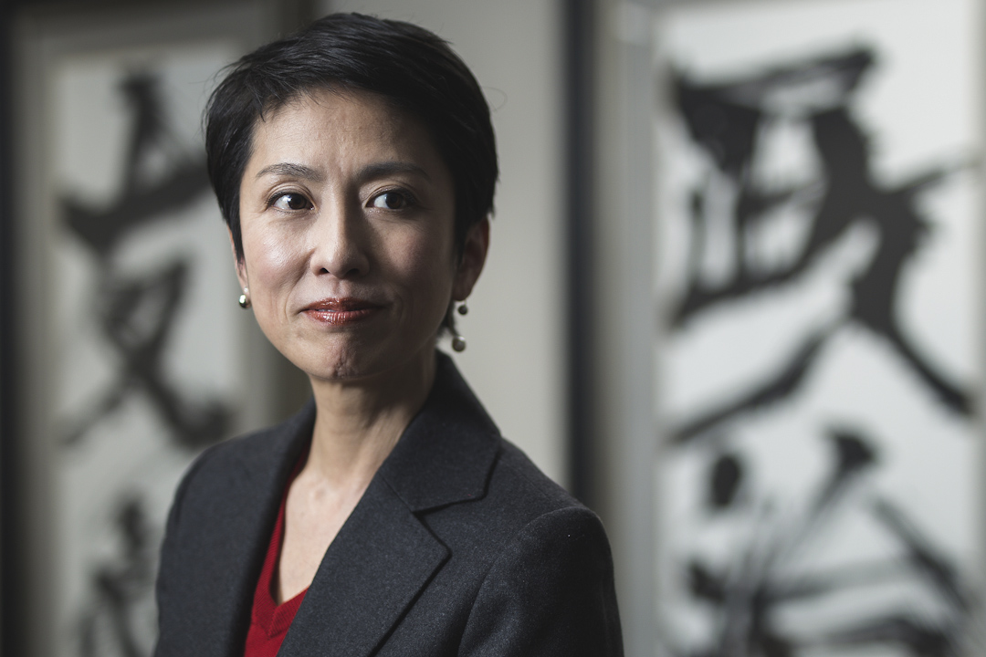 莲舫个人人气高企,民进党正希望借助她的清新形象,带动民进党支持率上升。