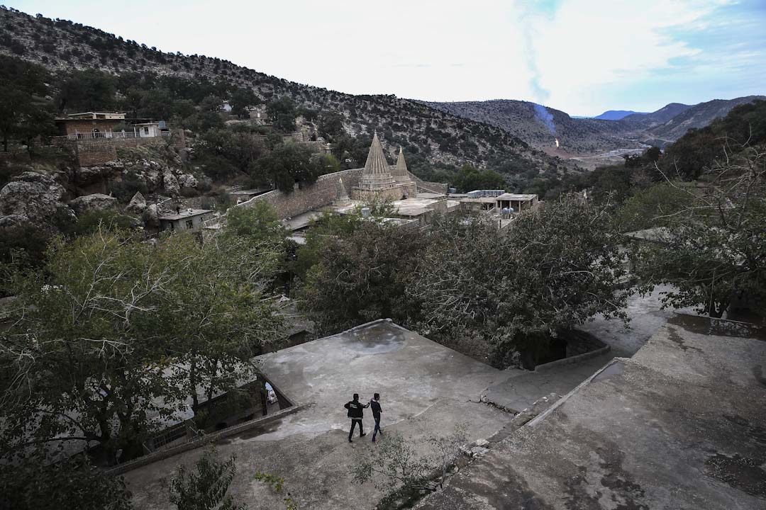 亞茲迪族因為居住在伊拉克北部山區,加上教義規定不能與異族通婚,長久以來形成相對封閉的群體,遺世而獨立地生活著。圖為亞茲迪族山區的寺廟。