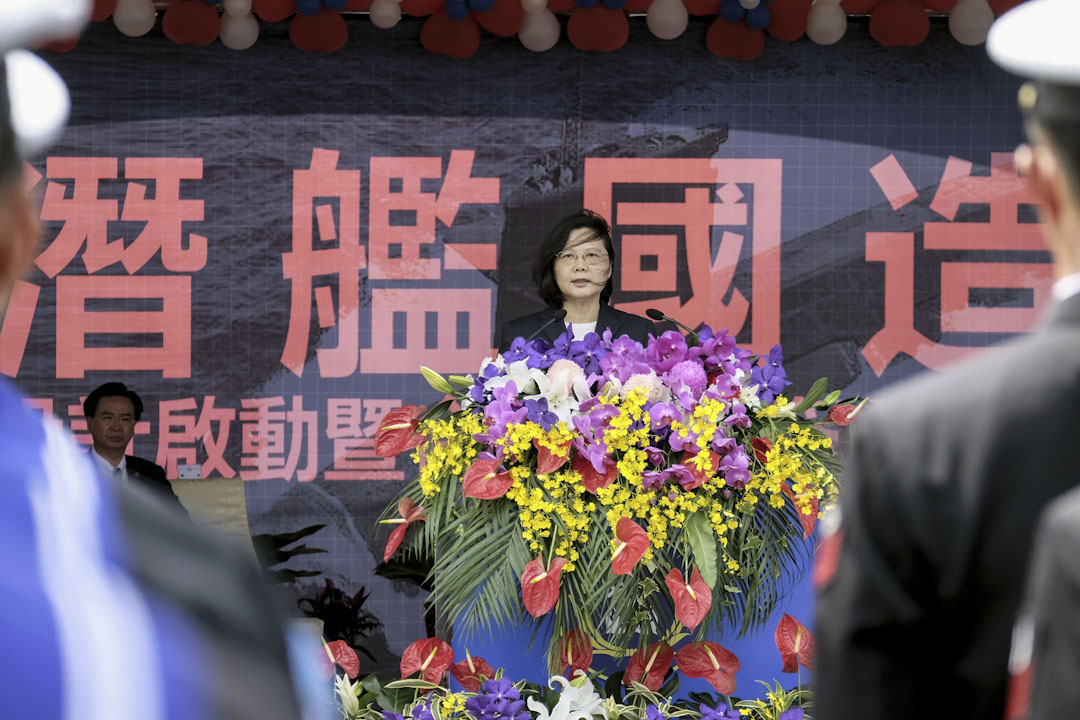 2017年3月21日,台灣總統蔡英文赴海軍高雄左營基地,參加敦睦遠航訓練支隊啟航歡送,暨潛艦國造設計啟動及合作備忘錄簽署儀式。
