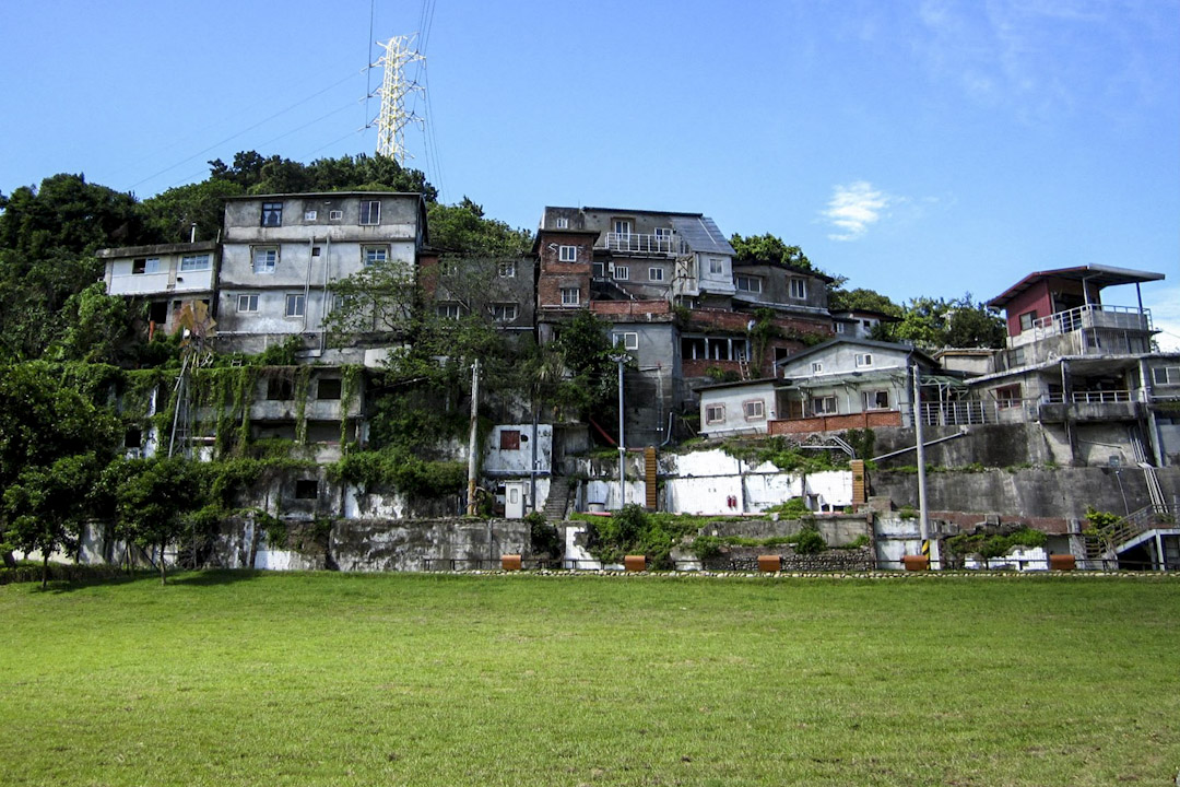宝藏岩国际艺术村成立于2010年10月2日, 自此吸引不少旅客前往观光。