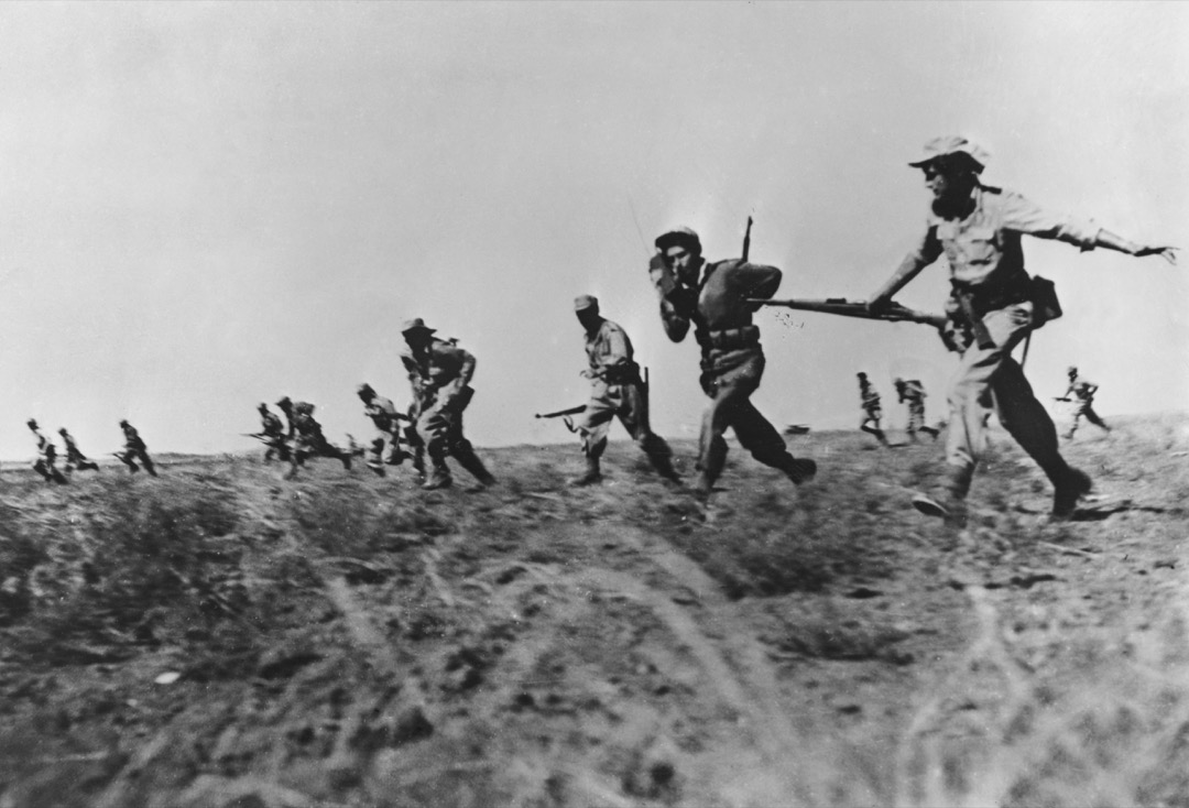 1948年10月,以色列步兵在以色列内盖夫地区对埃及部队进行全面反攻。