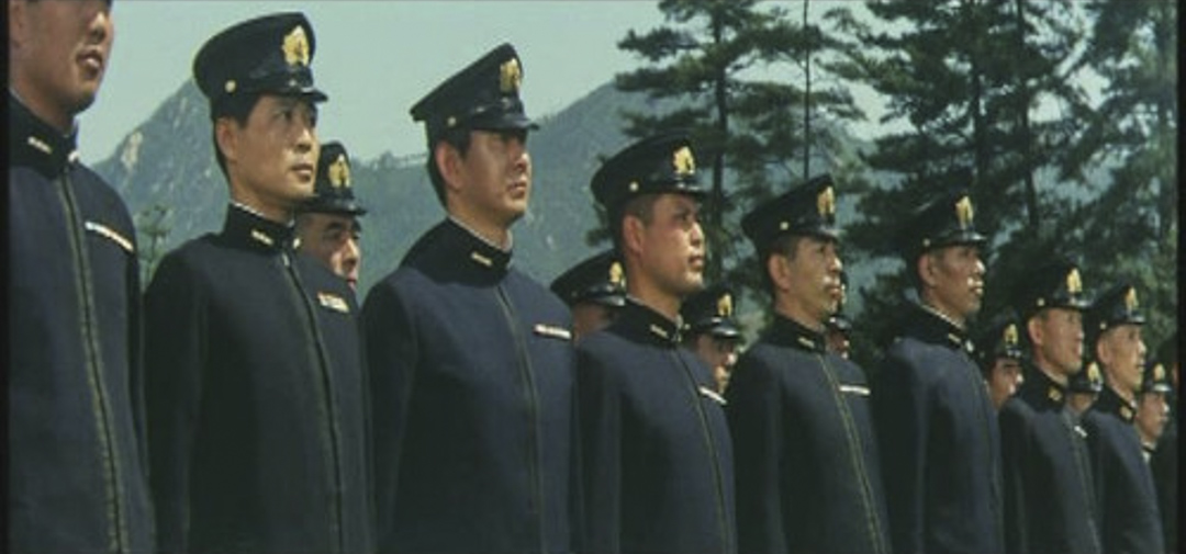 《啊,海军》电影截图。