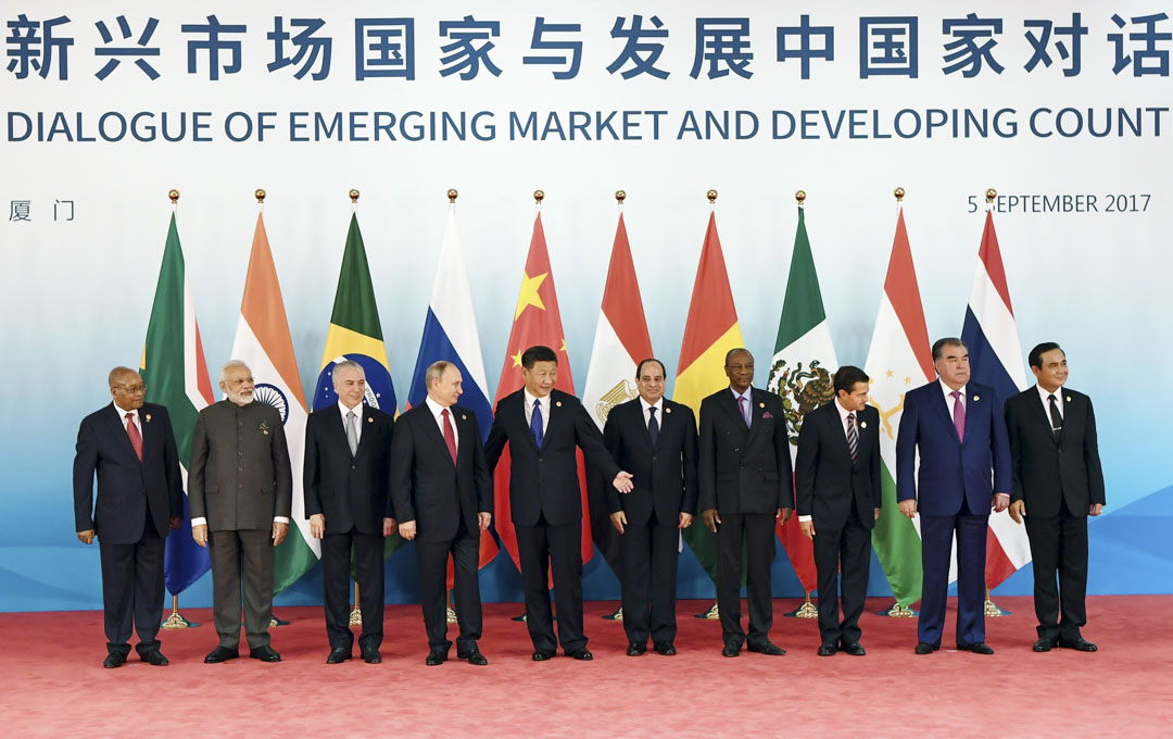 中国的影响力会越来越大,我毫不怀疑这点。因为中国正在去欧美不曾到达的地方,这实际上也是“游击式风格”的原则,中国在“避实就虚”,避开主要战场。 这就是他们为什么去非洲,为什么要去拉美。那些美国没那么深入的地方,就是这是中国找到机会的地方。