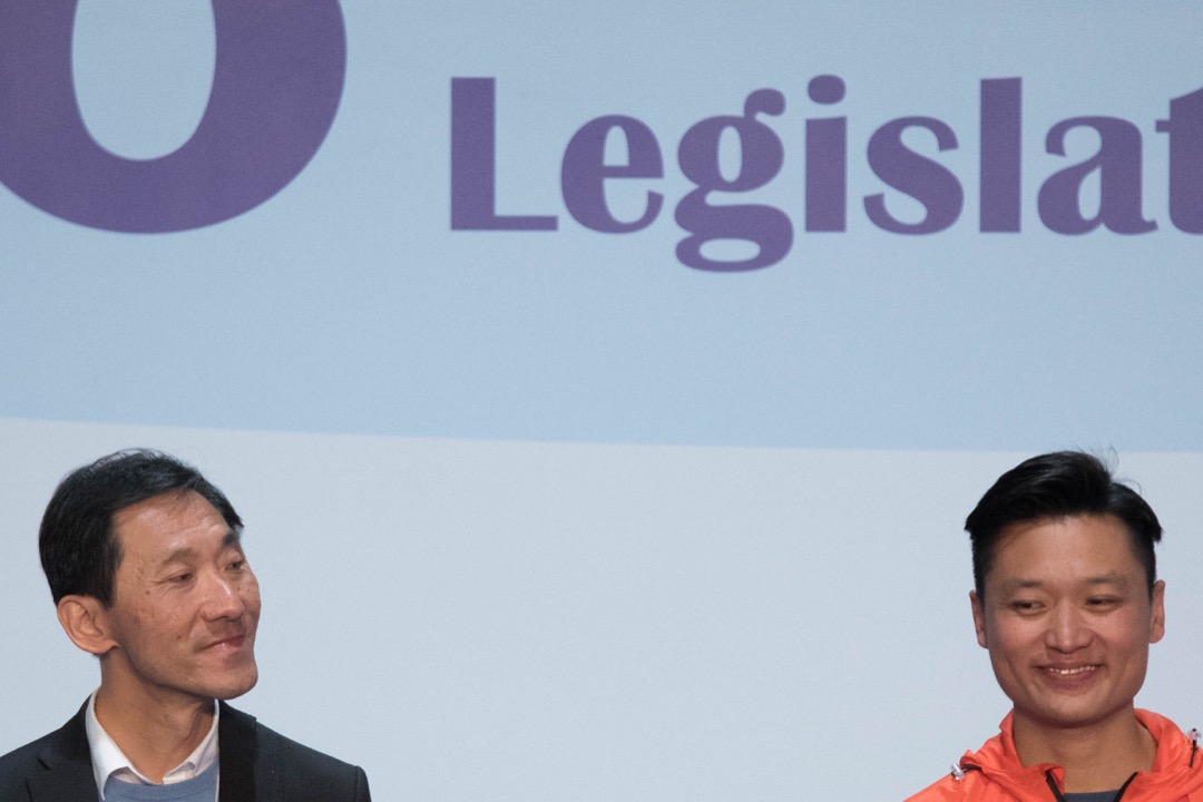 投票率下降其实对两个对立的阵营都有影响,只有战胜姚松炎的郑泳舜方能突围而出,不减反加,例外地获得104%的票数。