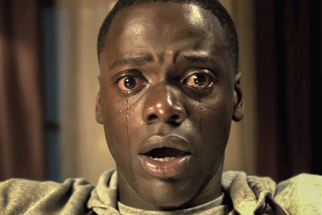 《逃出绝命镇》（Get Out）电影剧照。 