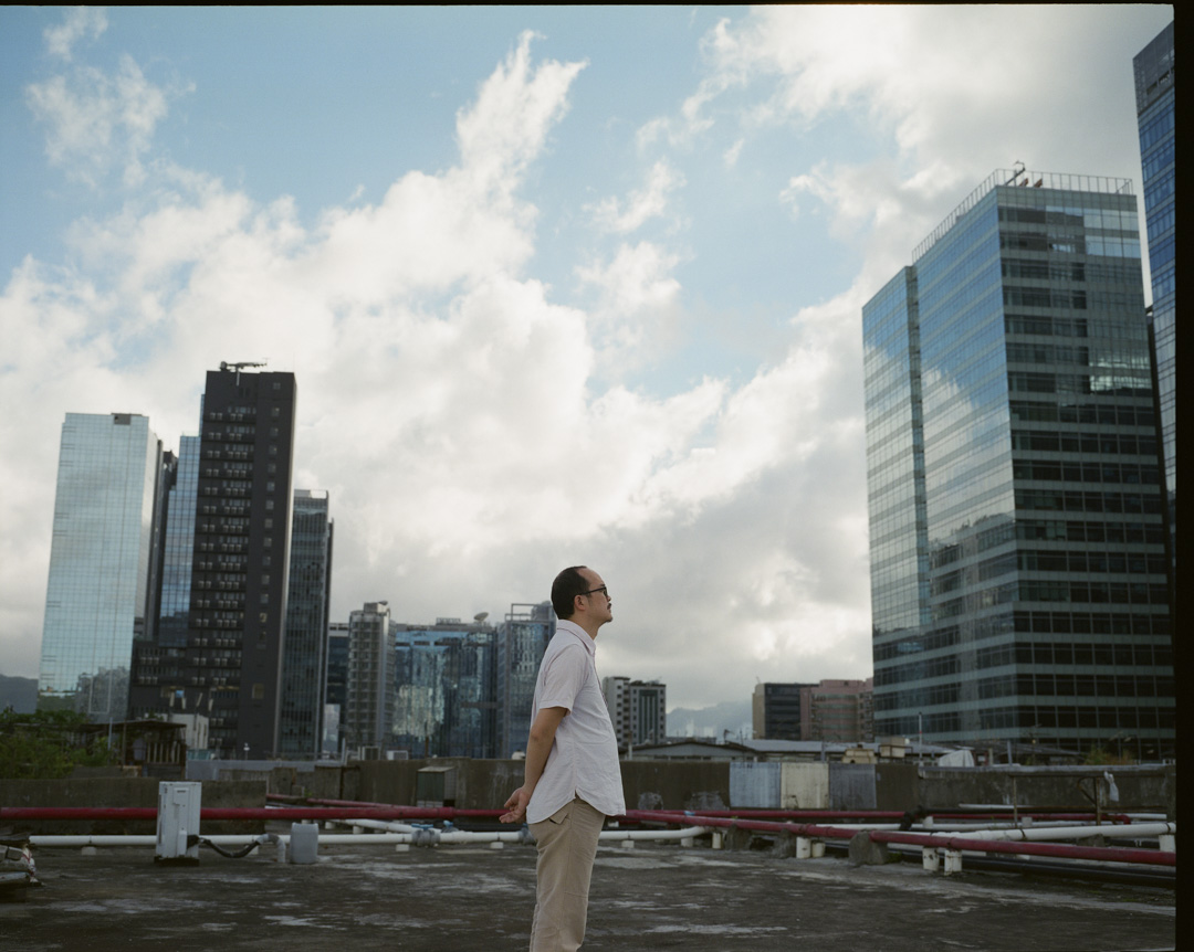 1977年福建出生的香港艺术家白双全,7岁移居香港,2002年中文大学艺术系毕业,副修神学,毕业后16年没有做过一份全职工作——全职艺术家除外。