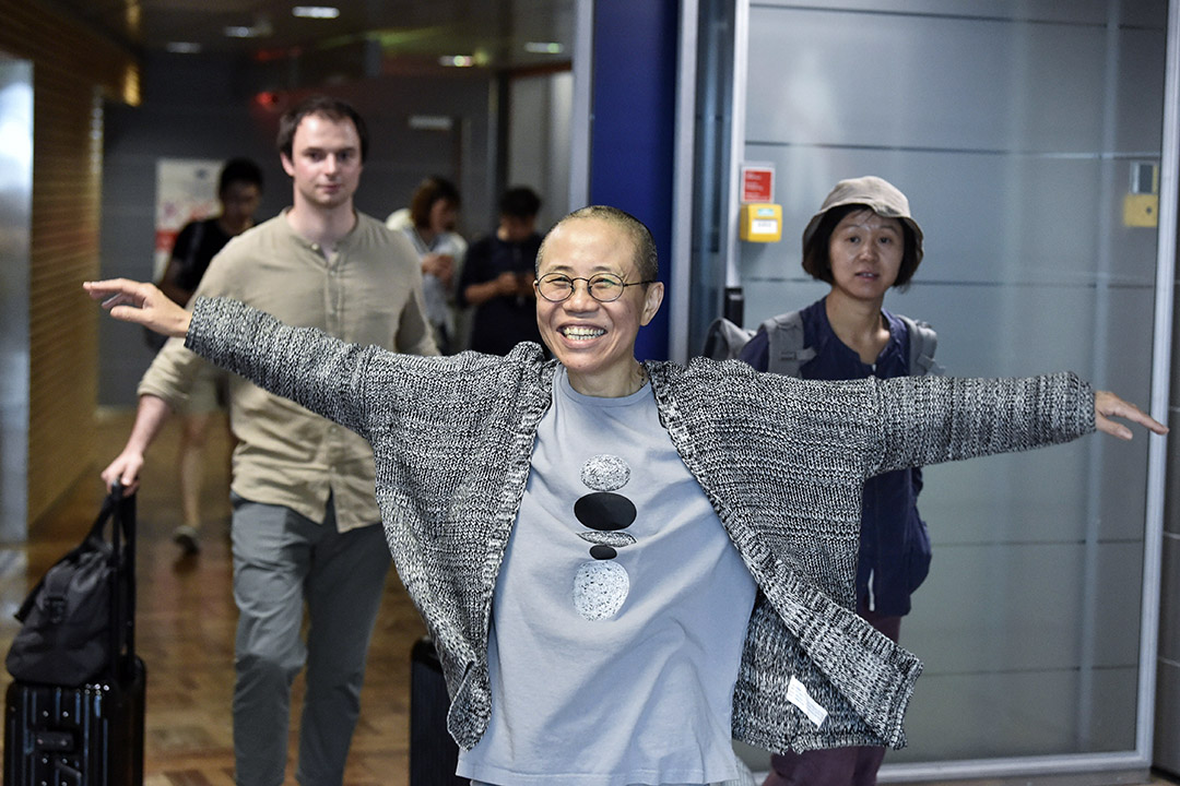 在我的朋友圈中,很多人同樣關注劉霞的命運,甚至實時轉播這場「勝利逃亡」的進展。當她在赫爾辛基轉機時,多位朋友已經開始在微信轉發她開懷大笑的照片。