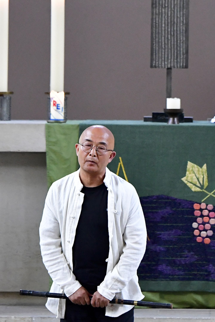 廖亦武是刘晓波和刘霞夫妇多年的好友,他对刘霞的释放起到了关键的作用。廖亦武亦有出席追思会并在台上演奏。