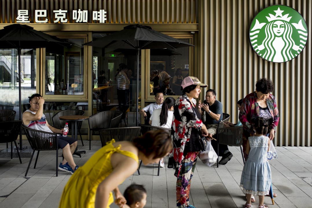 消費園區裏有各類餐廳:賽百味(Subway)、麥當勞和星巴克。