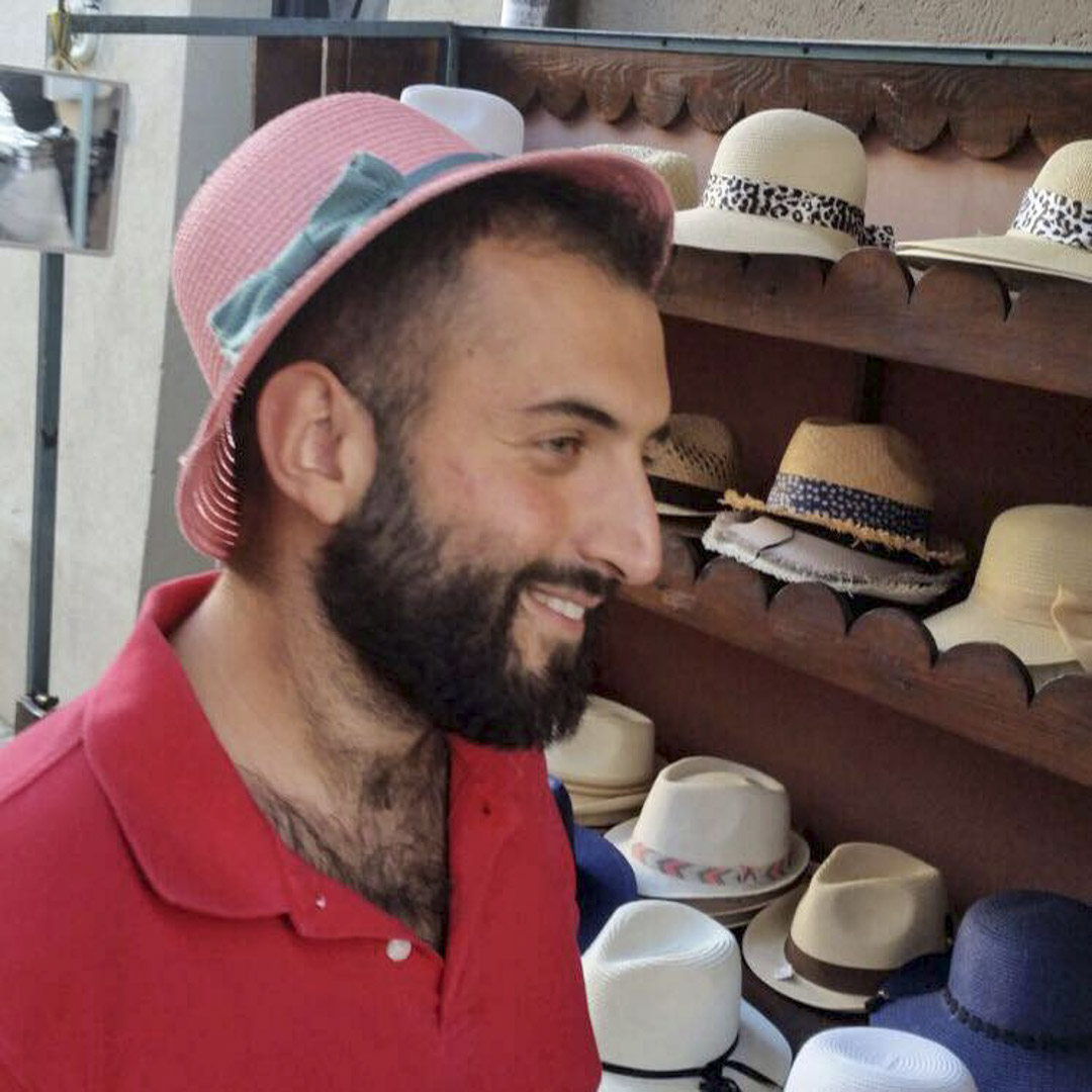 奈登(Nathan Boumendil)今年29歲,在法國南部一個猶太家庭出生,父親是同性戀,在他四歲時和媽媽離婚,後追隨當時男友,也就是現在的丈夫,北上來到巴黎。