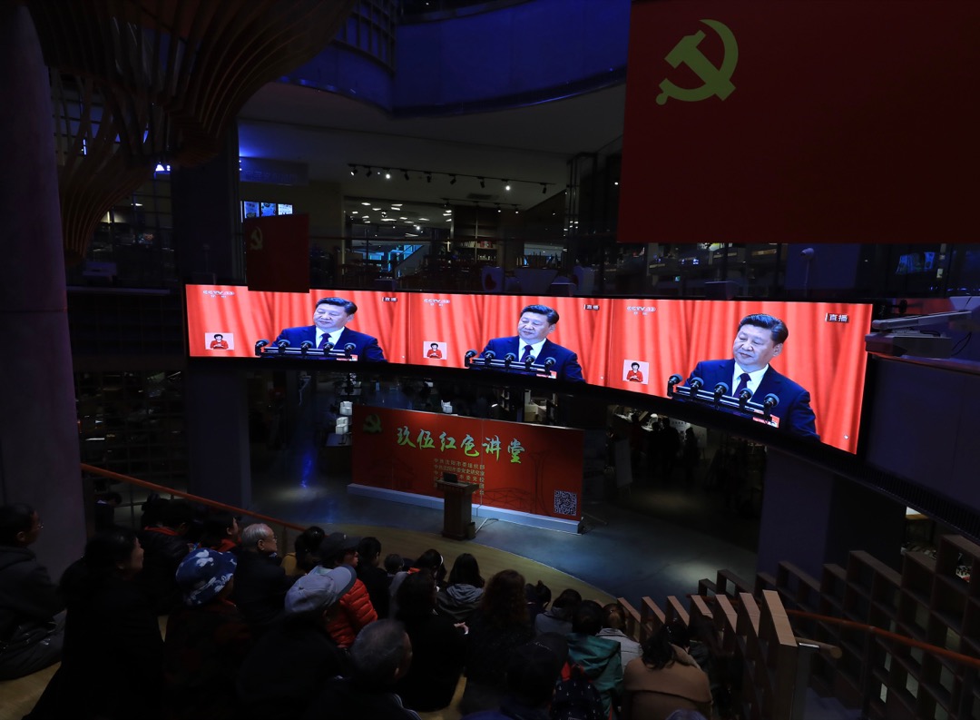 與民主國家黨政分開的原則恰好相反,中國體制的一個特性是「行政政治化,政治行政化」