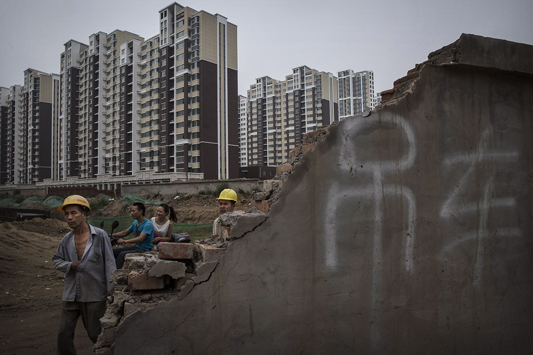 中国住房商品化改革始于1998年,20年间,房价呈指数上涨,造就众多业界富豪,隐姓埋名获暴利的“房叔”、“房姐”更是恒河沙数。