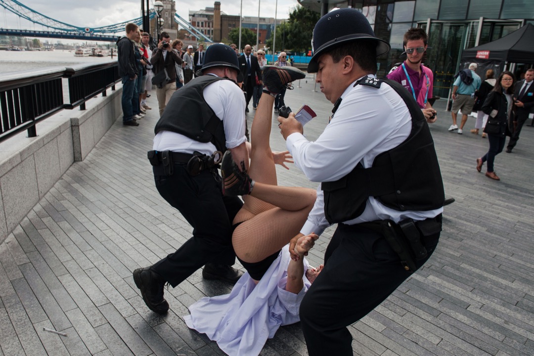 2012年夏天,英國倫敦,費曼一次關於倫敦奧運會裸胸抗議,反對組委會允許兩名沙特女運動員戴頭巾參賽的決定。