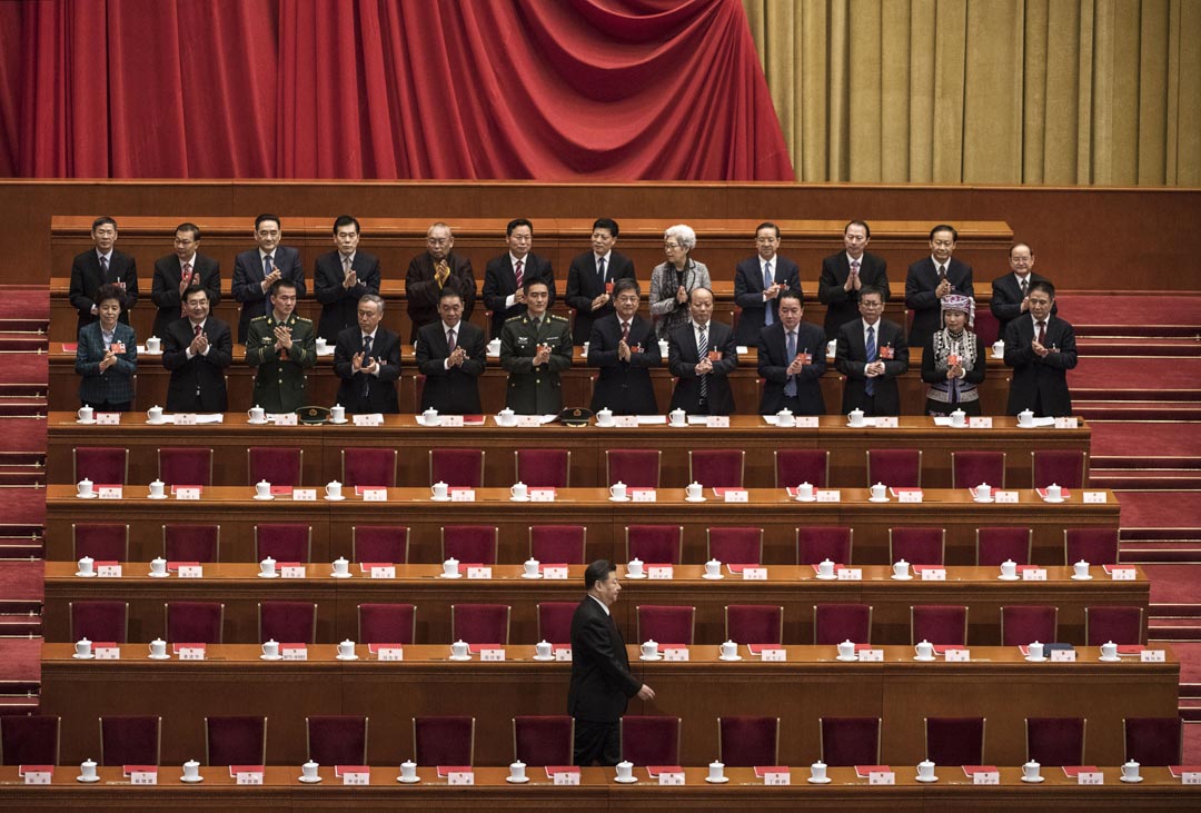 福山:中共通过取消国家主席的任期限制,正在将中国向倒退的方向引领。之前我认为国家领导人的任期限制是一个高度制度化的威权体系中使得中国的制度稳定的最为关键的特质之一。所以从这个角度说,中国没有在进步。
