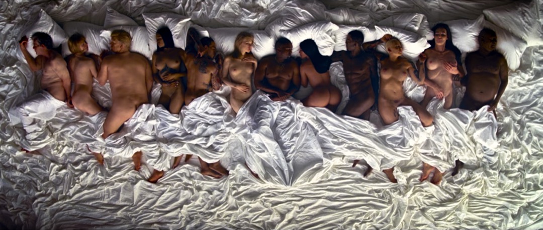 说唱歌手Kanye West发表的音乐短片《Famous》。