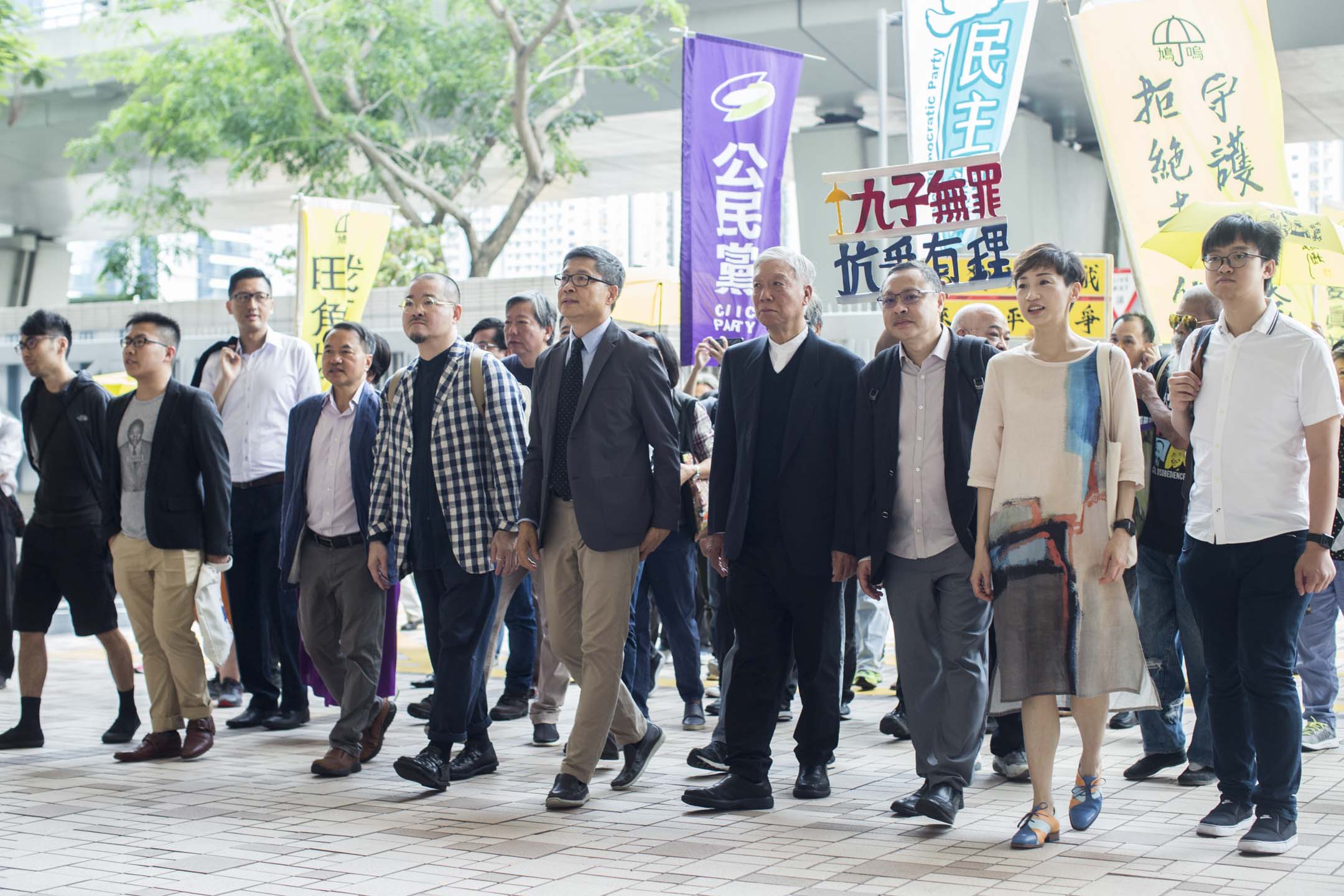 2019年4月10日,佔中九子案判決,九名被告戴耀庭、陳健民、朱耀明、陳淑莊、邵家臻、張秀賢、鍾耀華、黃浩銘和李永達到達法院。