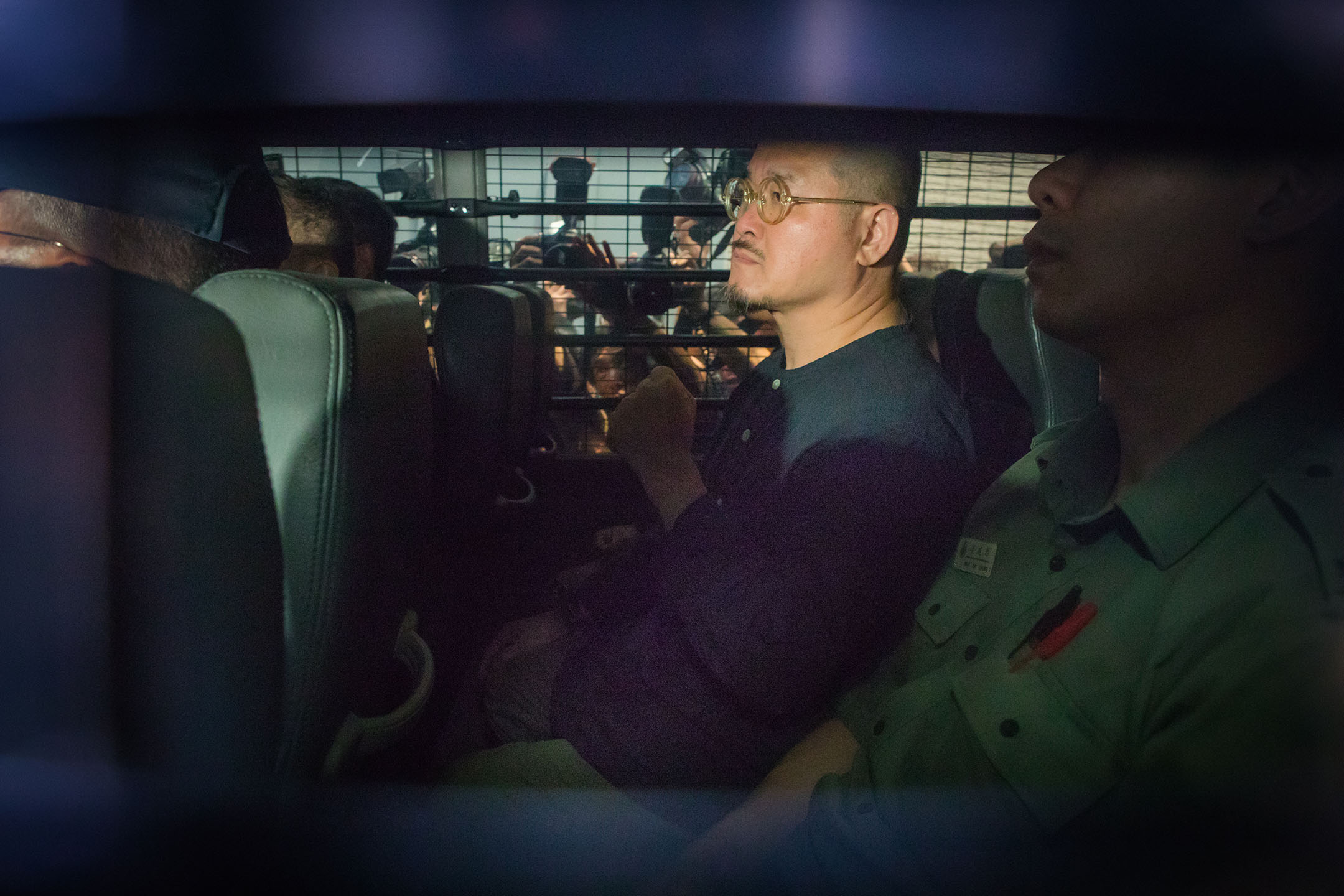 2019年4月24日,佔中九子案在西九龍裁判法院判決,邵家臻在囚車上,他被判監八個月。