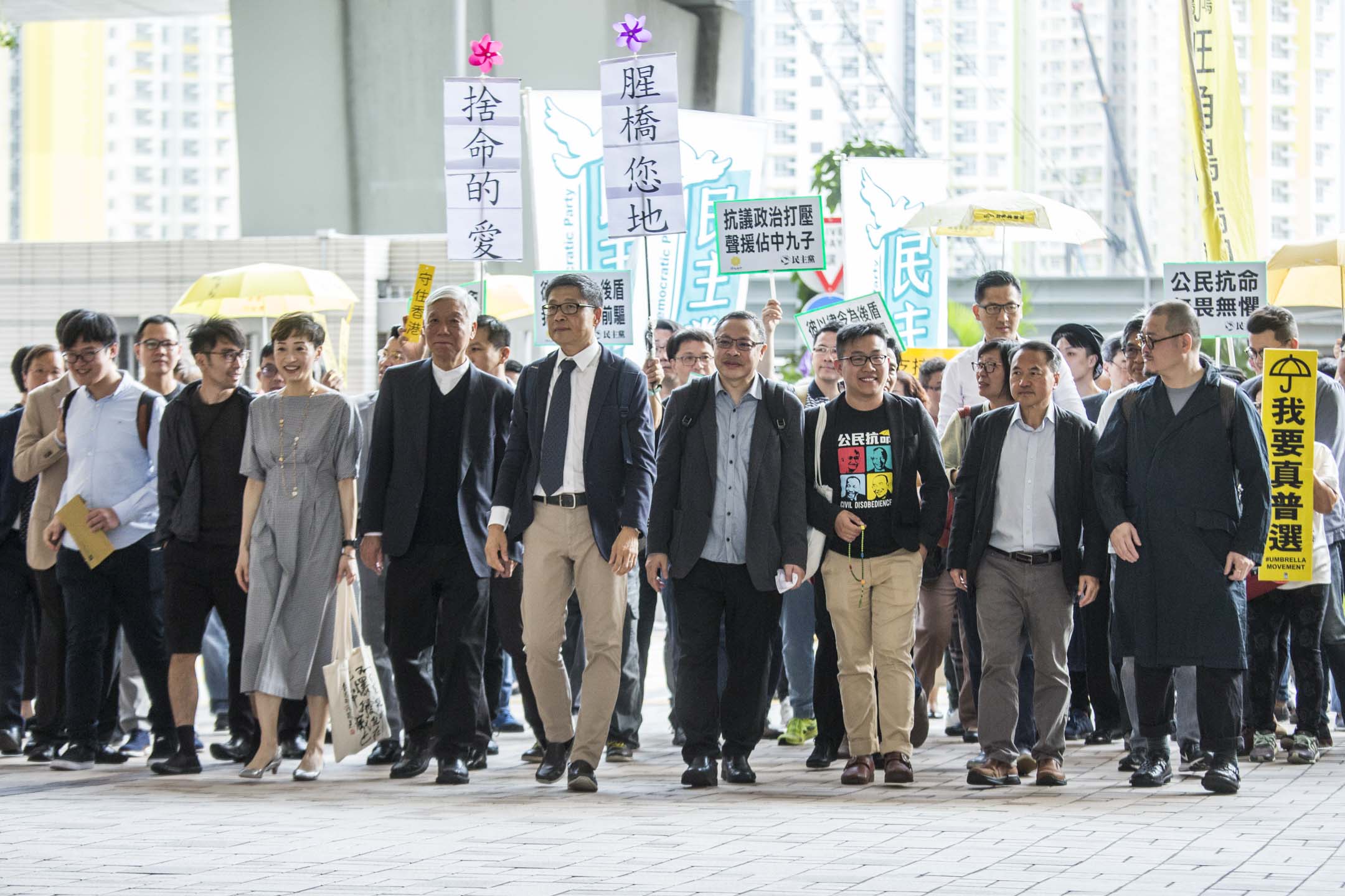 2019年4月9日，佔中九子案判決，九名被告戴耀廷、陳健民、朱耀明、陳淑莊、邵家臻、張秀賢、鍾耀華、黃浩銘和李永達到達法院。