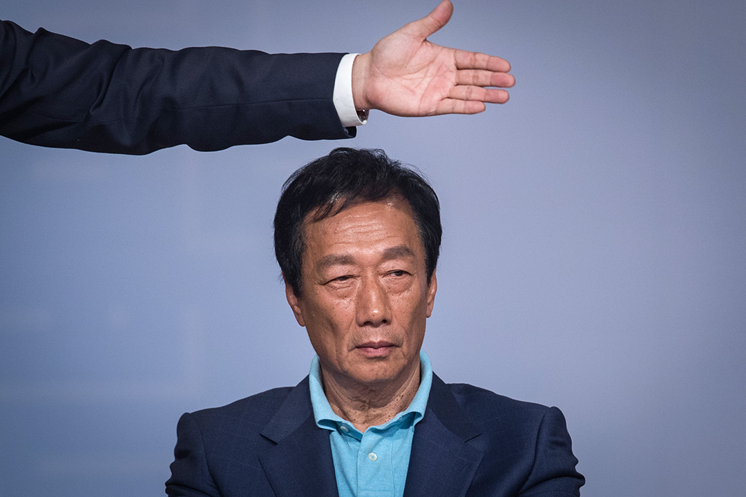 2019年4月30日,台北「突破困境・迎接挑戰——重振台灣競爭力會議」,郭台銘在圓桌論壇台上。