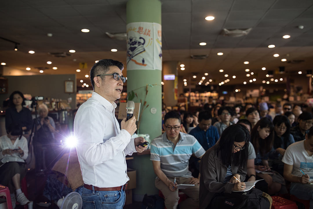 2019年4月10日,吳介民在台灣國立清華大學演講。