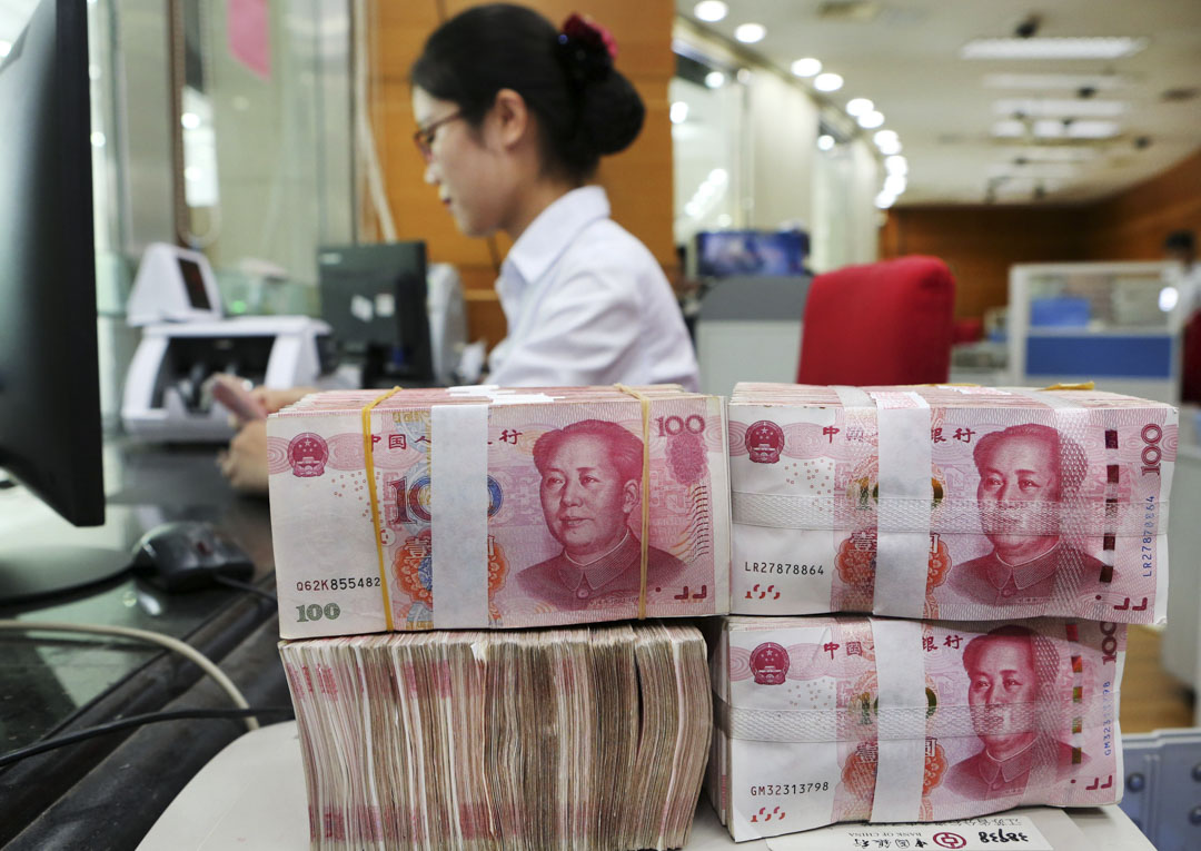 貿易戰以來,人民幣的指導價一直在穩步降低,人民幣兑美元匯率一度跌落至6.9。