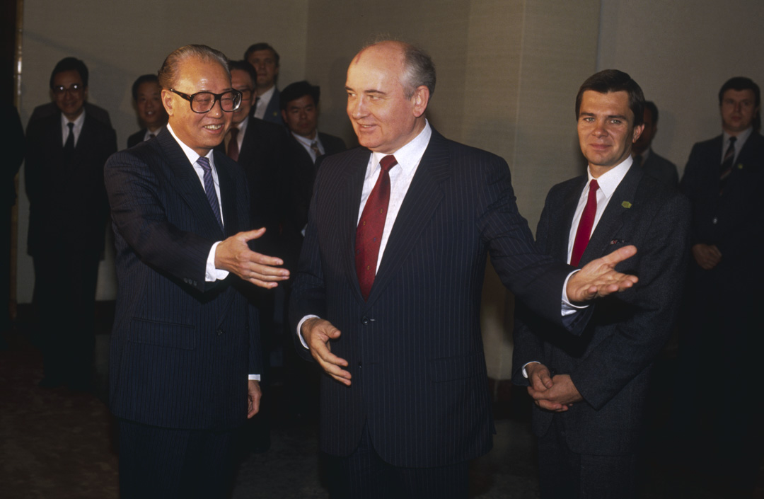 1989年,中国共产党总书记赵紫阳与苏联领导人戈尔巴乔夫在北京会面。