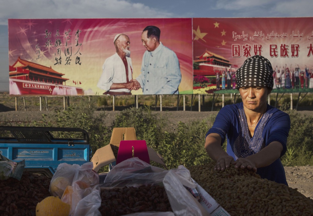 中共對新疆穆斯林少數民族的大規模監禁並強制灌輸共產黨思想都旨在強行轉化和重塑他們的身份認同。