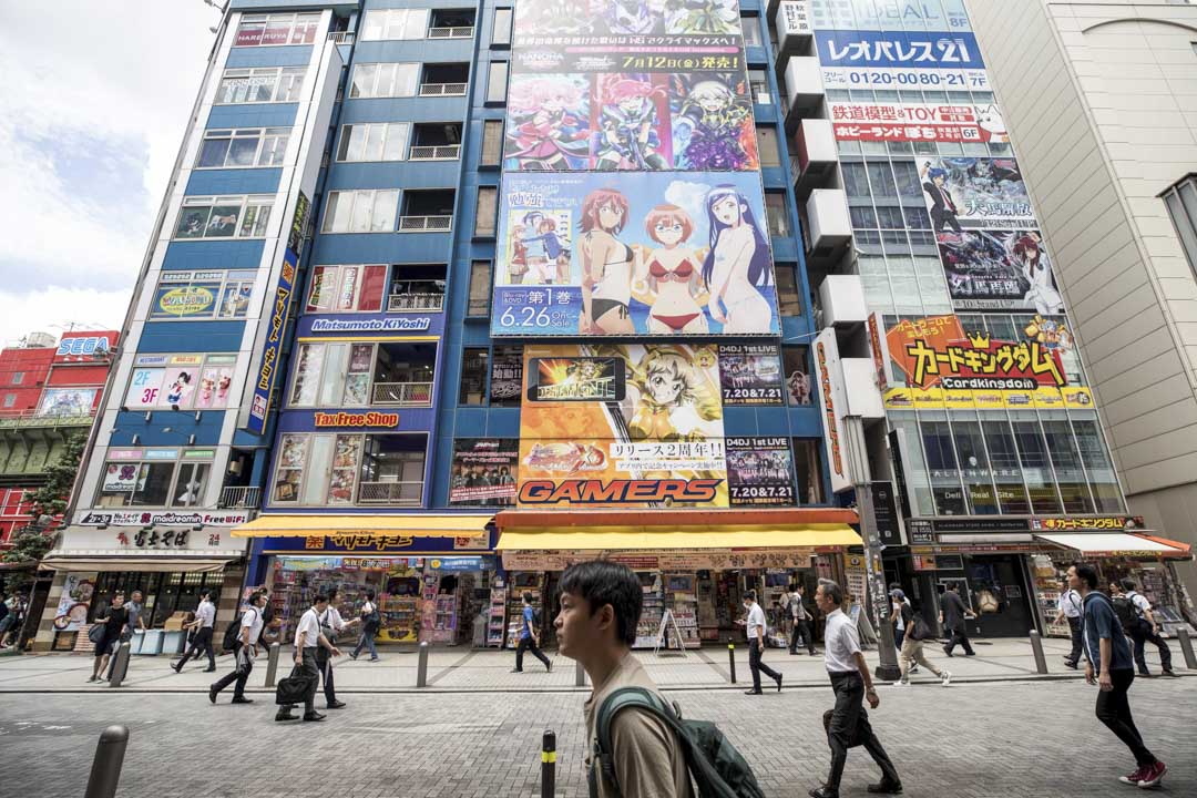 2019年7月19日,满布动漫宣传品的东京秋叶原。