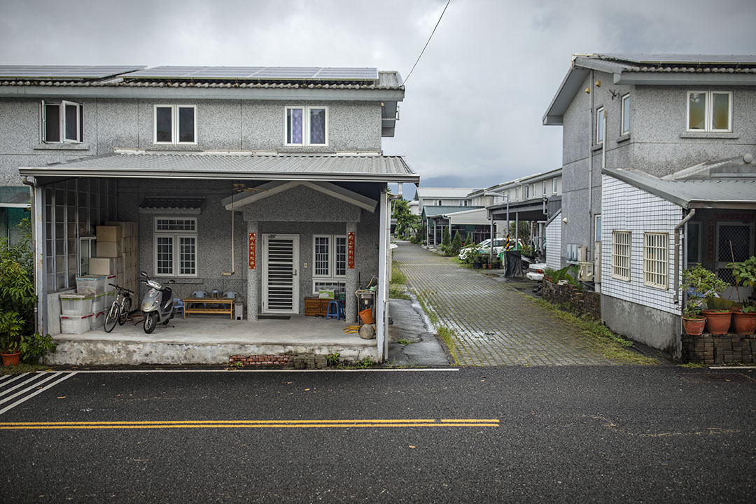 高雄杉林大愛村已有十七間永久屋面臨法拍,其中一戶買主已經入住。