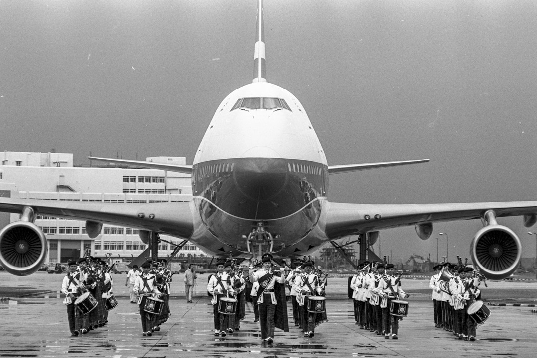 1979年第一架波音747的到來,國泰得以開通前往倫敦、巴黎、洛杉磯等地的遠程國際航線,業務版圖伸向全球。