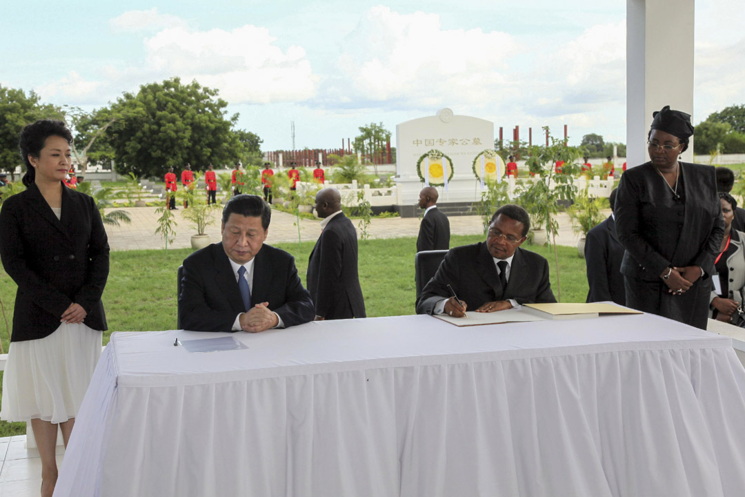 2013年3月25日,坦桑尼亚总统基奎特(Jakaya Kikwete)于与中国国家主席习近平在坦桑尼亚墓园,墓园埋葬了不少曾修建坦赞铁路而意外丧生的中国工人。