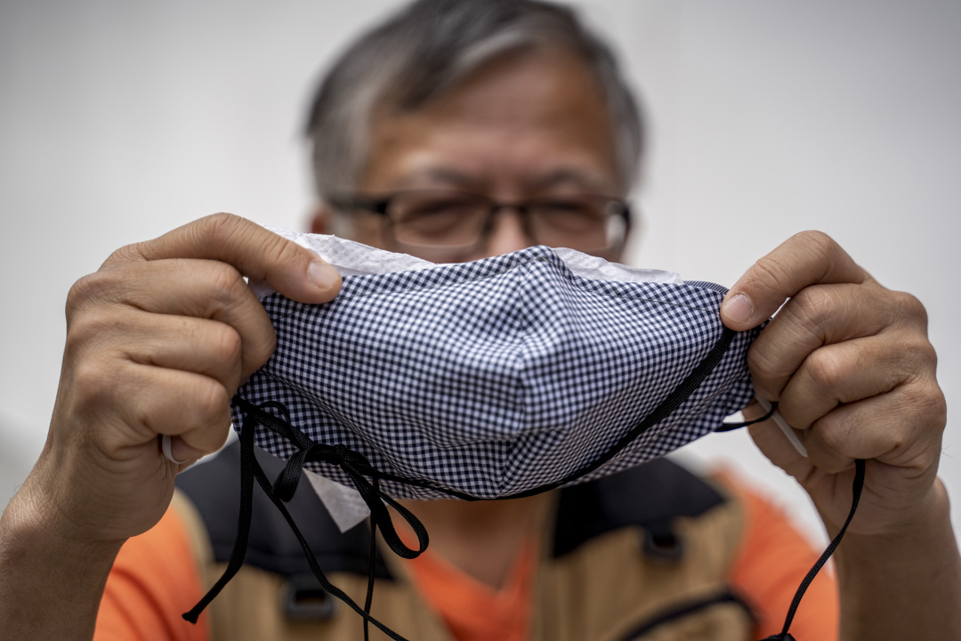 HK MASK，標榜本地研發、設計和製造，不但可用本地公司生產的納米濾芯纖維作濾芯，亦可用廚房紙和面巾紙做濾芯。
