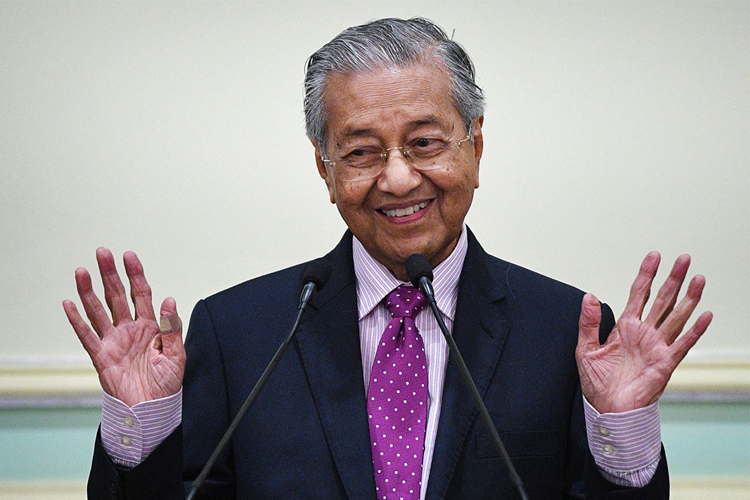 2020年2月27日，馬來西亞過渡首相馬哈蒂爾（Mahathir Mohamad）在針對2019冠狀病毒經濟影響的新聞發布會上。