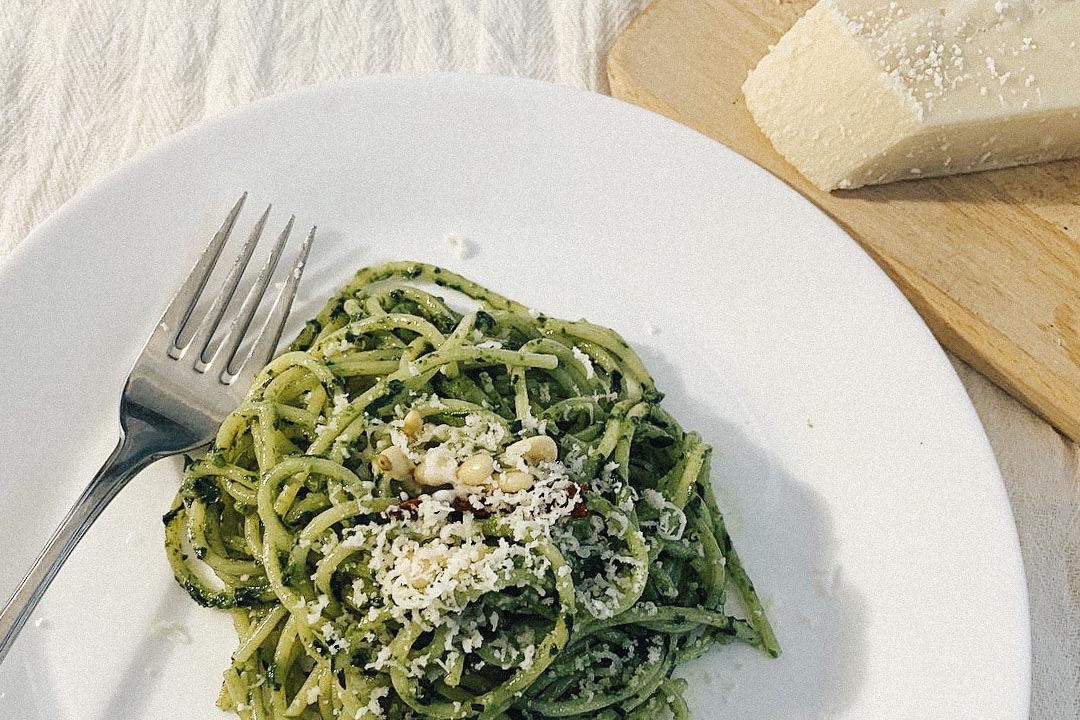 青酱意面加parmesan cheese。