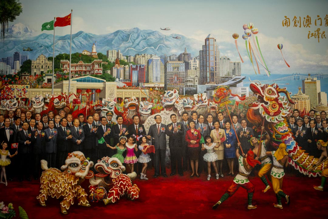 2019年12月,澳门旅游塔有一张纪念回归祖国的画作。