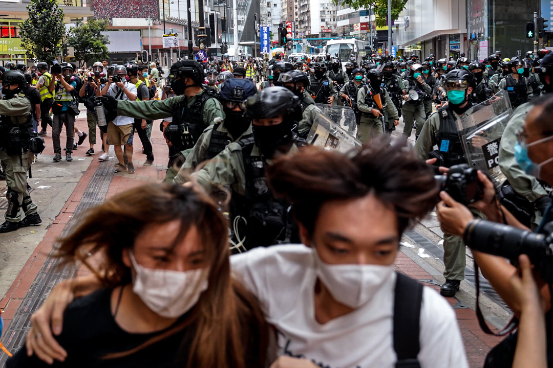 2020年5月24日,市民在香港岛一带发起反对国安法及国歌法游行,游行人士被防暴警驱散。