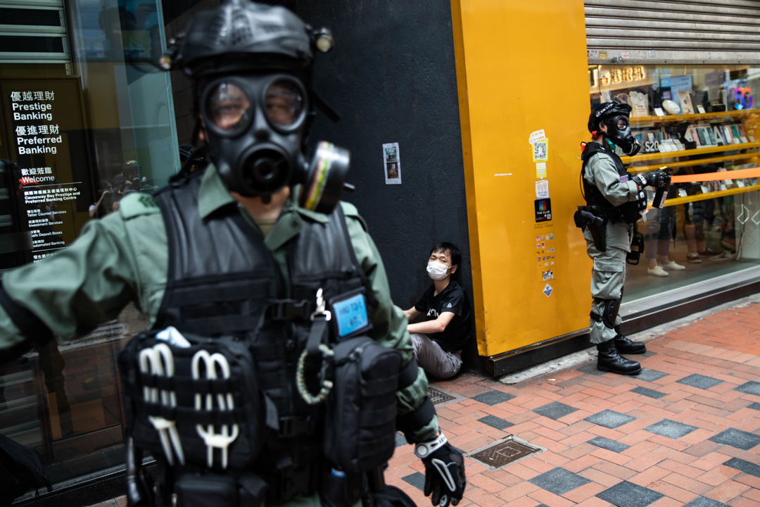 2020年5月24日,市民在香港島一帶發起反對國安法及國歌法遊行,防暴警拘捕遊行人士。