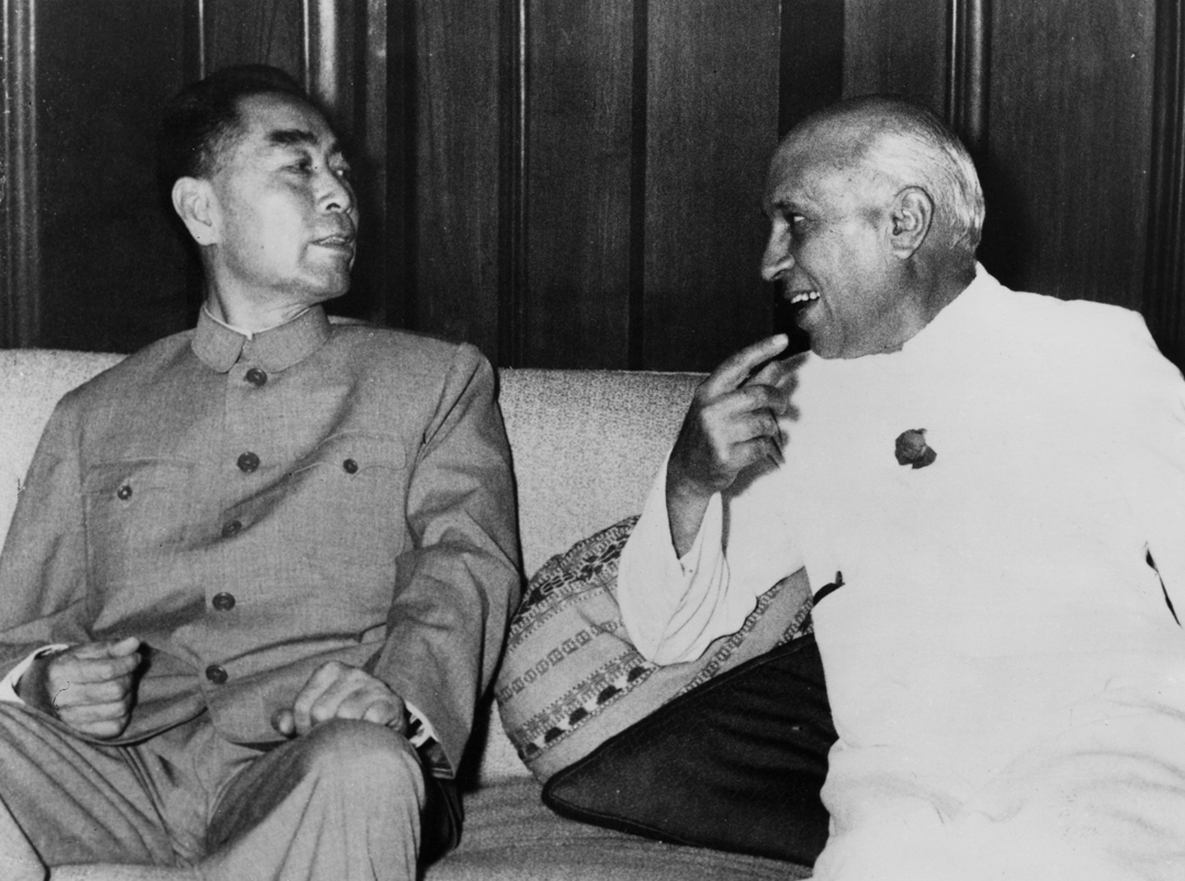 1960年4月21日,中國時任總理周恩來與印度時任總理尼赫魯於印度會談。這是雙方在1962年戰爭前的最後一次溝通嘗試,最終失敗。