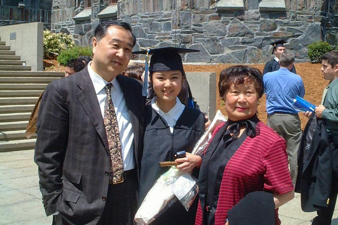 左起,袁弓夷、女儿袁弥明和袁弓夷母亲。