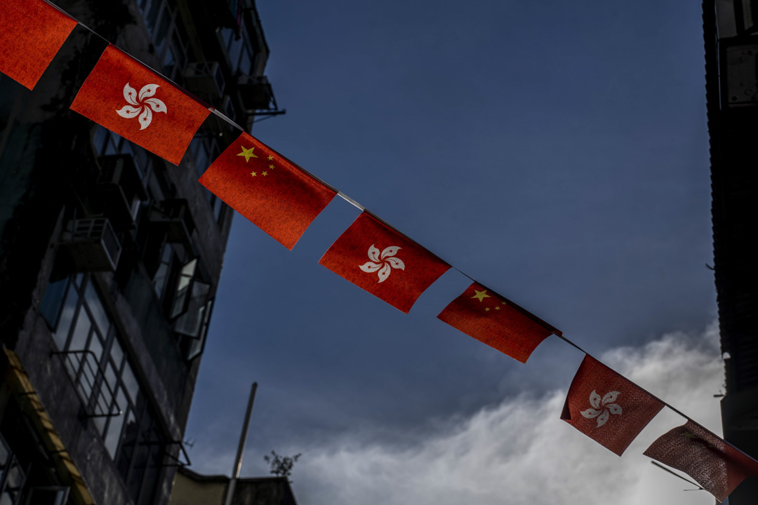 2020年6月30日,香港。“港区国安法”经全国人大常委表决通过,特首林郑月娥随后宣布,“港区国安法”会在这天稍后生效。