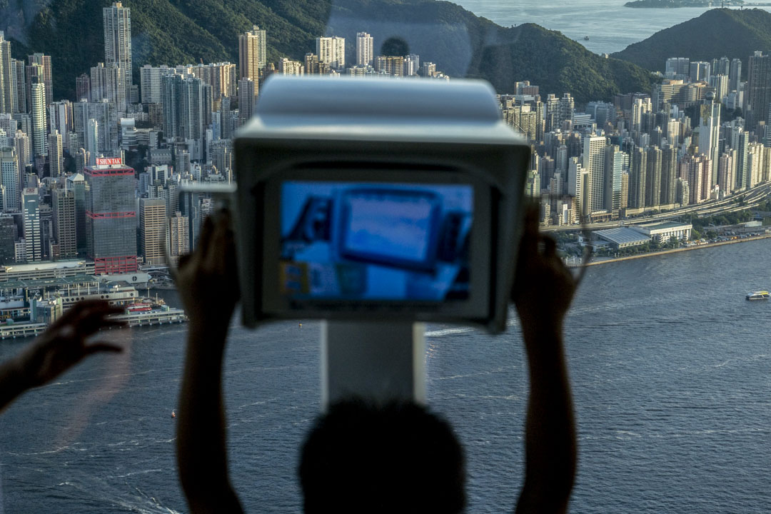 2020年6月30日,香港。「港區國安法」經全國人大常委表決通過,特首林鄭月娥隨後宣布,「港區國安法」會在這天稍後生效。