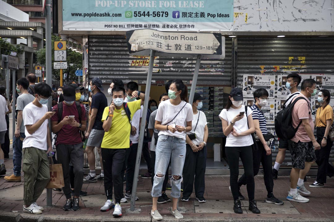 2020年7月1日,市民在湾仔街上。