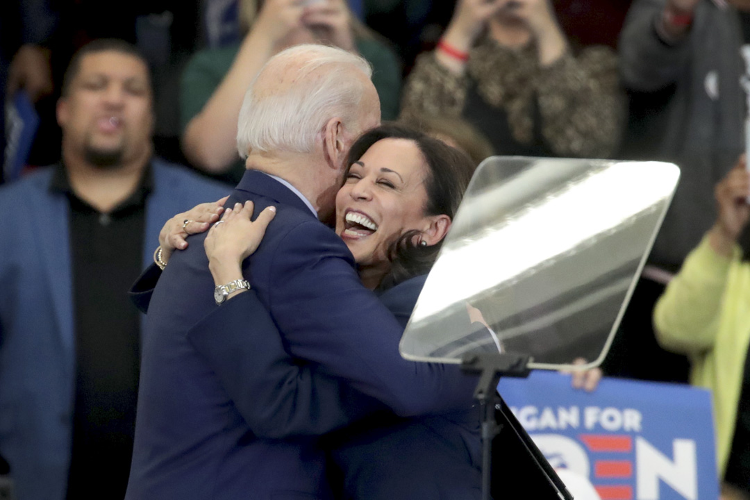 2020年3月9日,參議員賀錦麗(Kamala Harris)在底特律為民主黨總統參選人拜登站台。